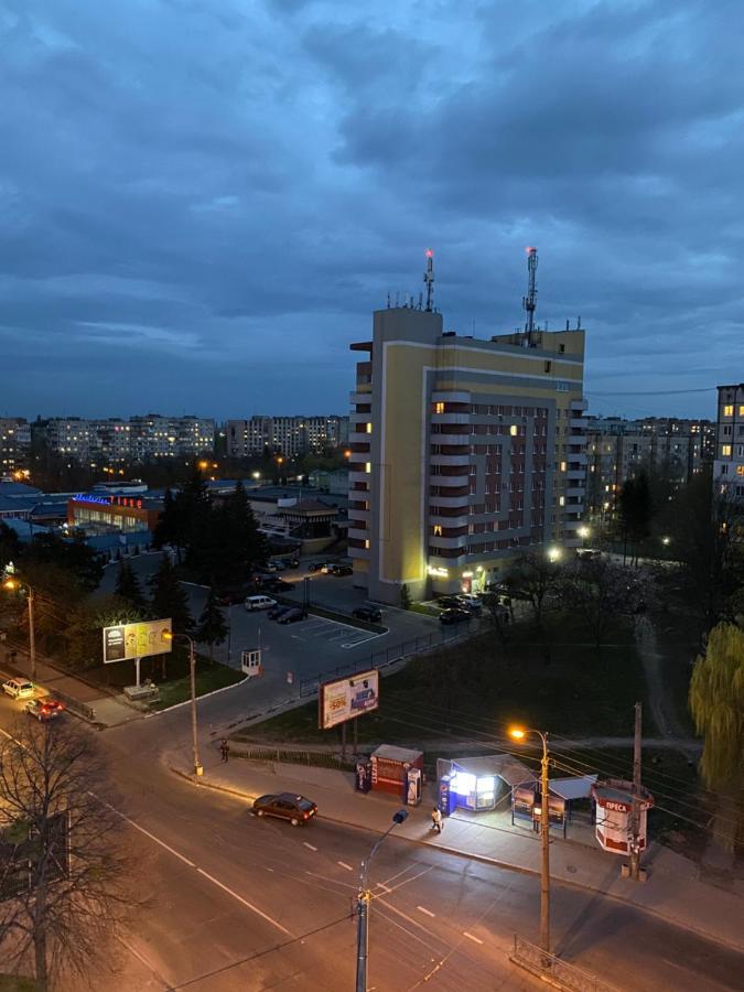Люкс Апартаменти Район Автовокзалу В Жкарена Та Жк Great House Поблизу Обласноі Лікарні Rivne Esterno foto