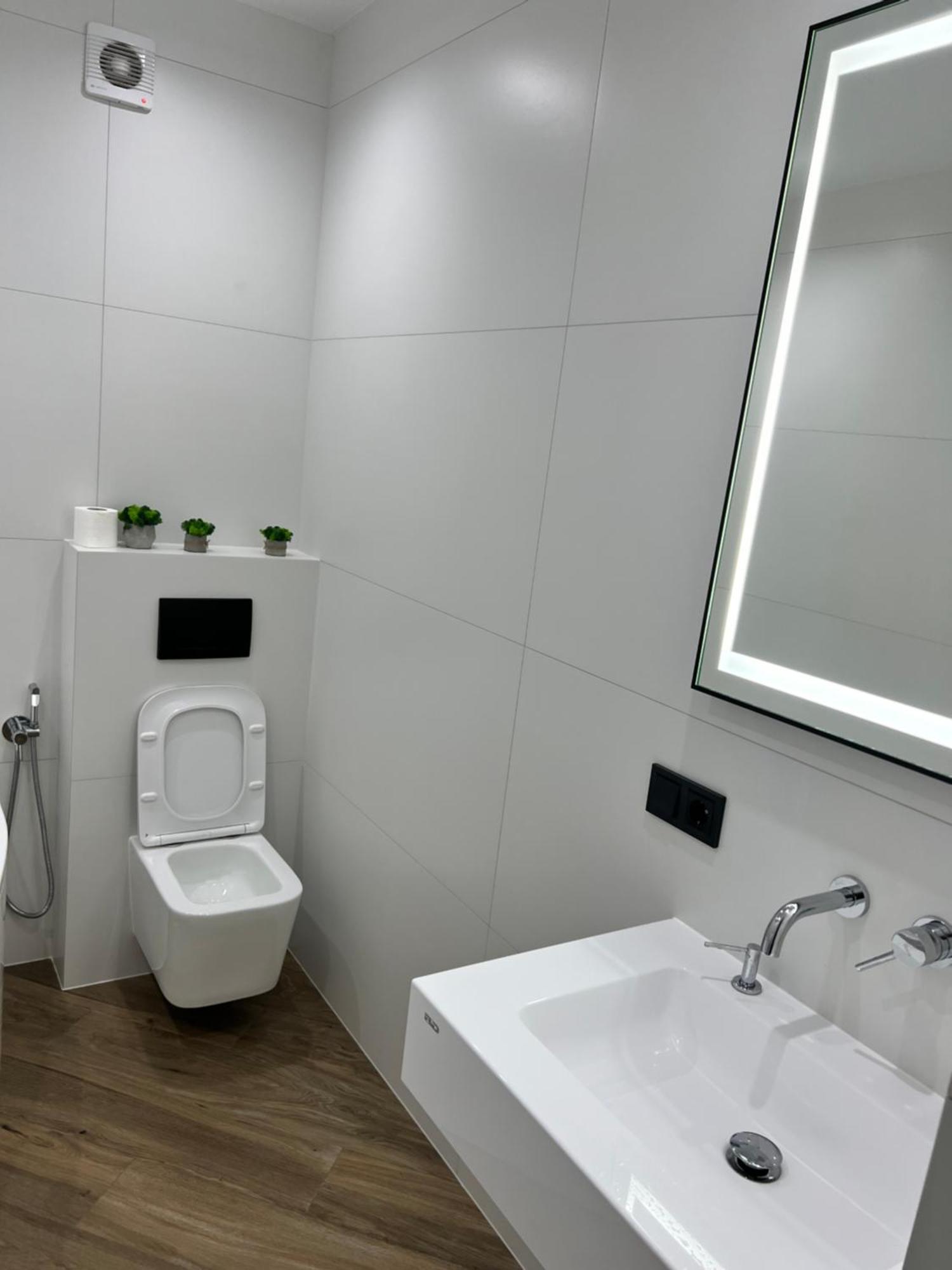 Люкс Апартаменти Район Автовокзалу В Жкарена Та Жк Great House Поблизу Обласноі Лікарні Rivne Esterno foto