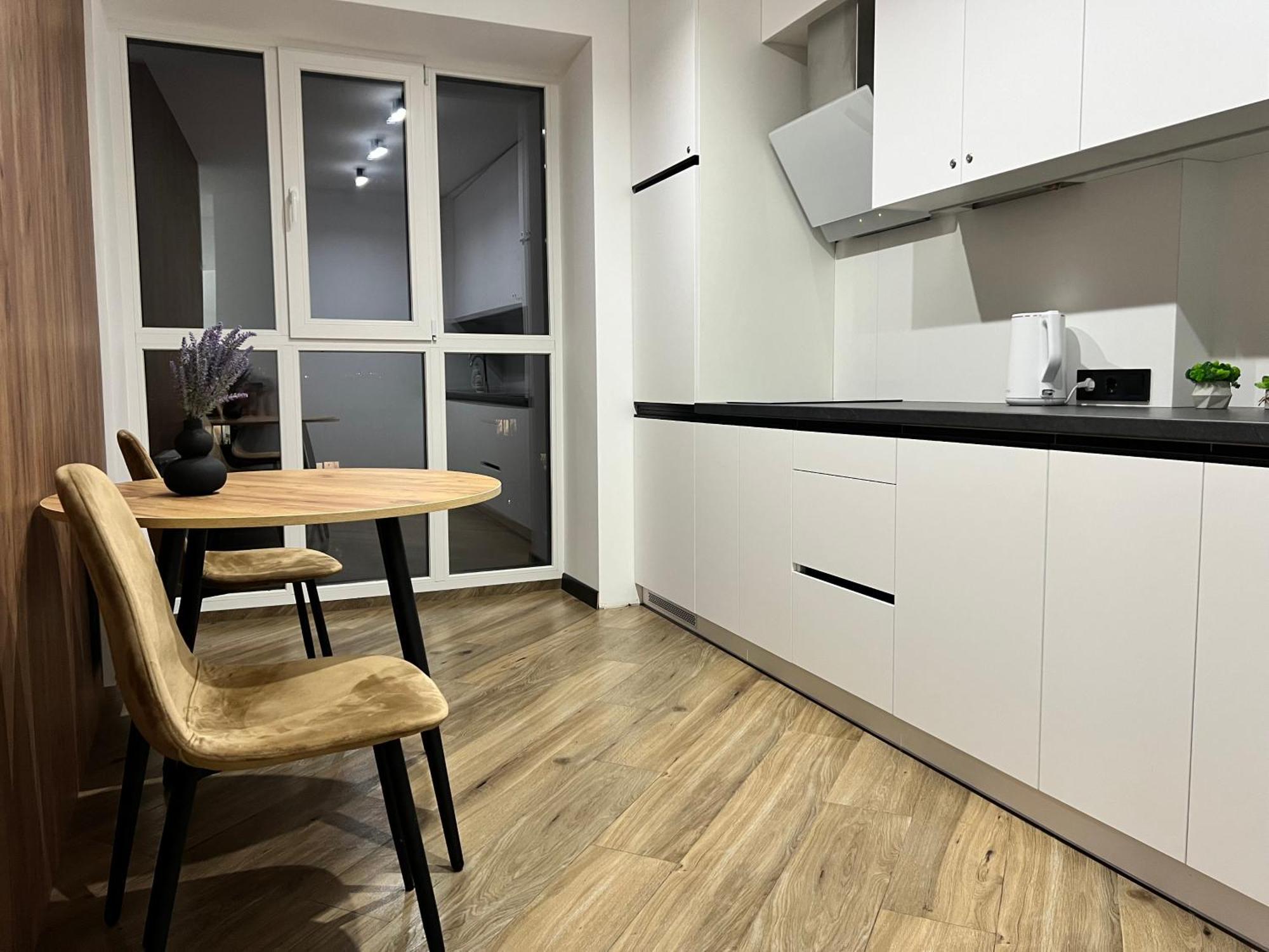 Люкс Апартаменти Район Автовокзалу В Жкарена Та Жк Great House Поблизу Обласноі Лікарні Rivne Esterno foto