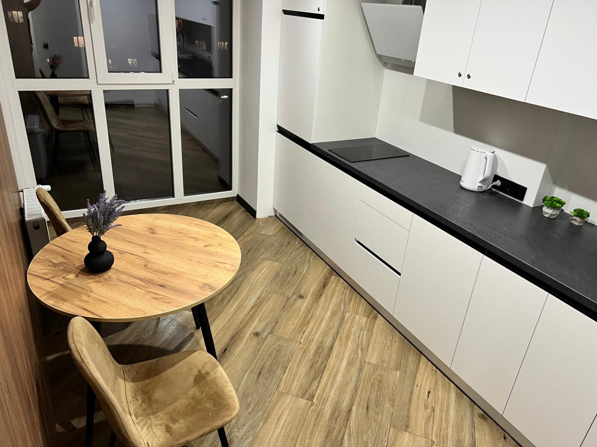 Люкс Апартаменти Район Автовокзалу В Жкарена Та Жк Great House Поблизу Обласноі Лікарні Rivne Esterno foto